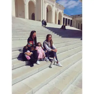 Ana Borges com a irmã e as sobrinhas no Santuário de Fátima