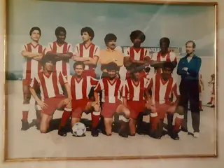 O professor com a equipa do Desportivo das Aves, na primeira subida do clube à I Divisão, época 1984/85