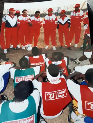 No Soweto, África do Sul, durante uma clínica com Eusébio e alguns jogadores do Benfica