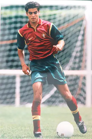 Dani com o equipamento da seleção nacional
