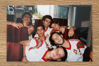 Dani no meio de colegas da seleção