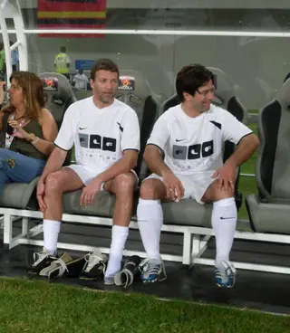 Jorge Cadete, à esquerda, ao lado de José Dominguez, duranteum jogo organizado pela Fundação Luís Figo