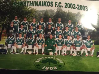 Poster da equipa do Panathinaikos. Chainho está sentado, é o segundo da direita