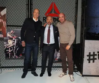 Lorenzo Fertitta (ao meio) e Dana White (à direita), os mentores do UFC