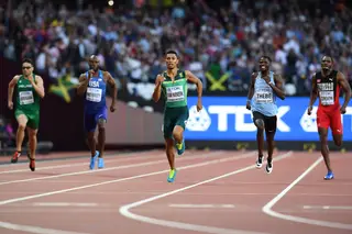 Van Niekerk venceu o ouro nos Jogos Olímpicos do Rio de Janeiro, nos 400 metros, e tornou-se campeão do mundo na mesma distância, em agosto, em Londres