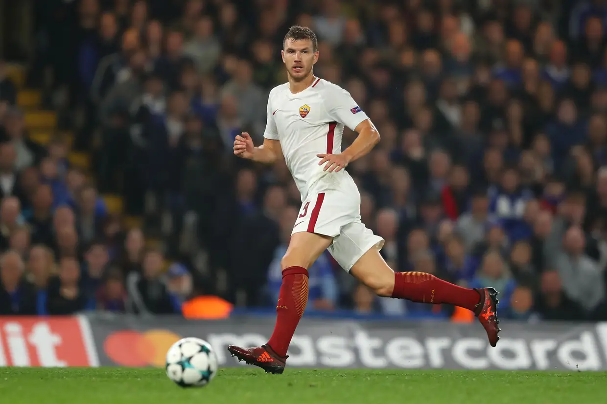 Dzeko (avançado/Bósnia)