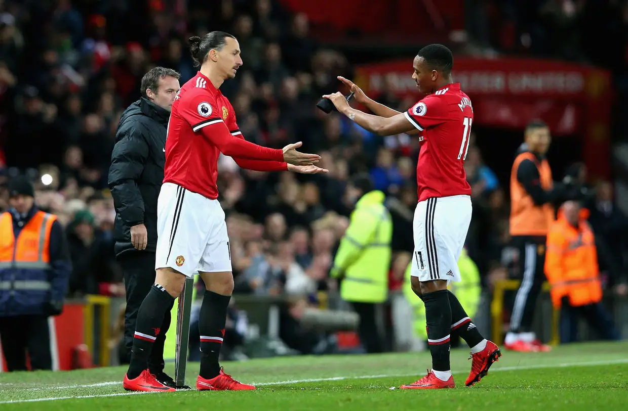 Ibrahimovic recebeu uma enorme ovação quando entrou para o lugar de Martial