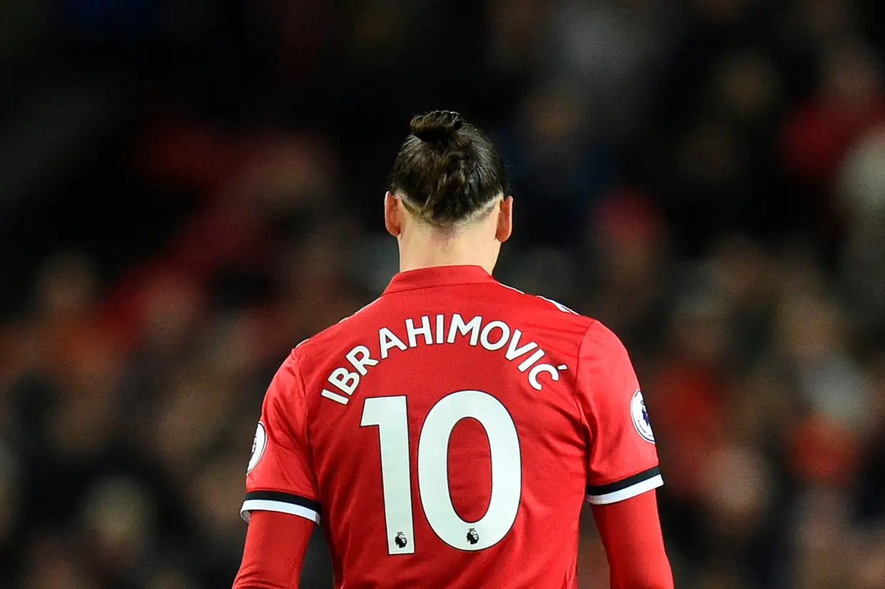 Ibrahimovic usa agora o número 10, depois de na 1.ª temporada em Old Trafford ter vestido a camisola 9
