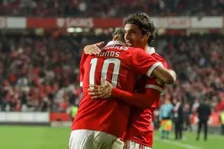 Jonas, fazendo reverência ao mago Krovinovic, muito provavelmente o melhor em campo