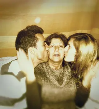Raquel com o irmão e a mãe