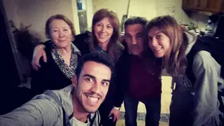 Com a avó, à esquerda, os pais e o irmão
