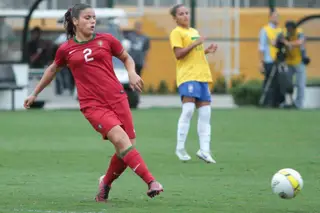 No primeiro jogo que fez pela seleção A, contra o Brasil