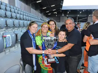 Mónica Mendes com os pais e irmãos, quando conquistou a Taça da Suíça