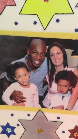 Com a mulher, Sara e os dois filhos