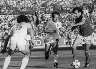 Jaime Pacheco (ao centro) a representar a seleção nacional, no Euro-84