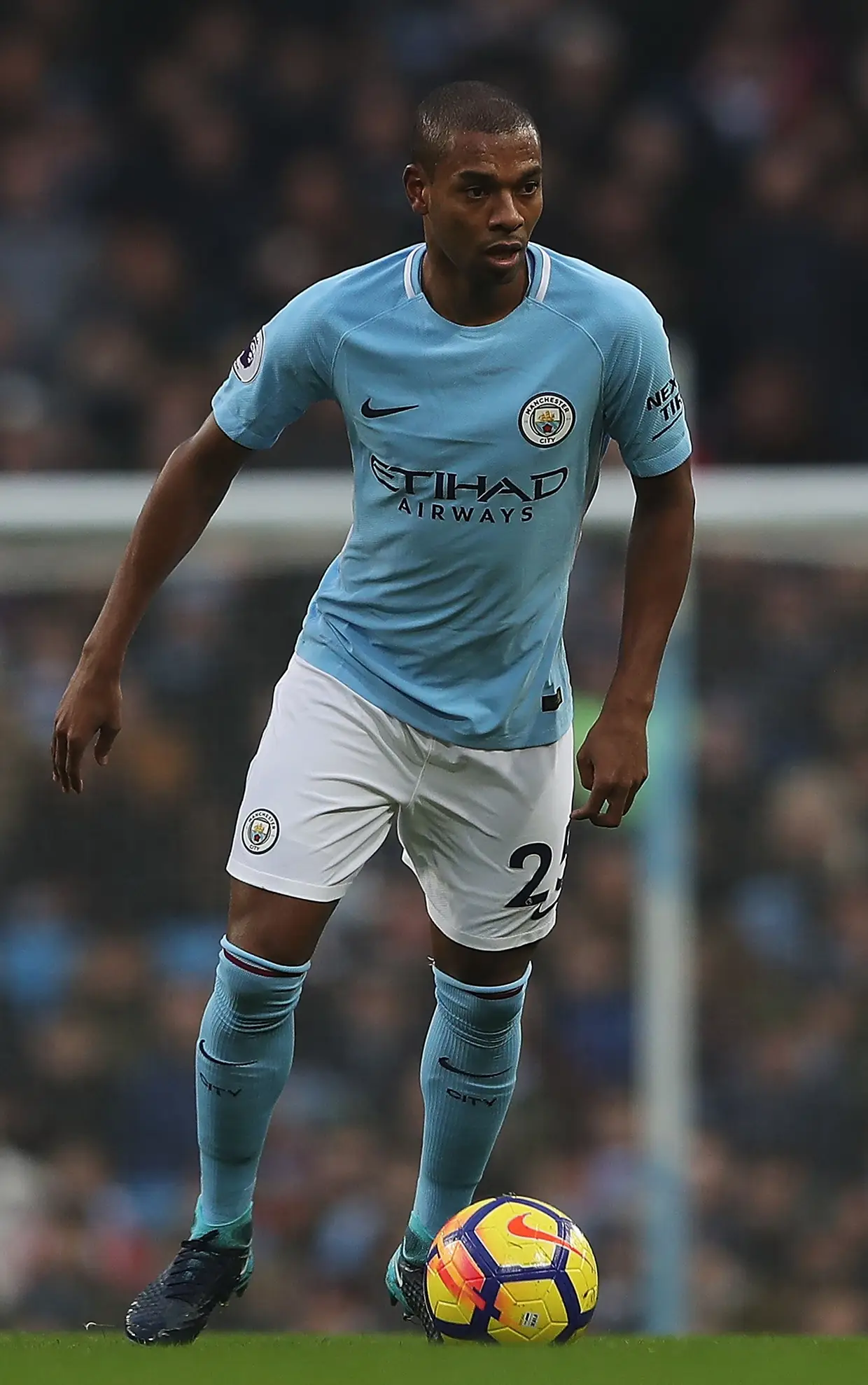 Fernandinho (trinco, Manchester City)