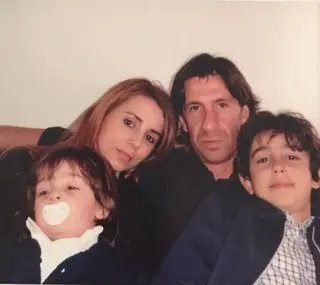 Paulo Alves com a mulher e os dois filhos