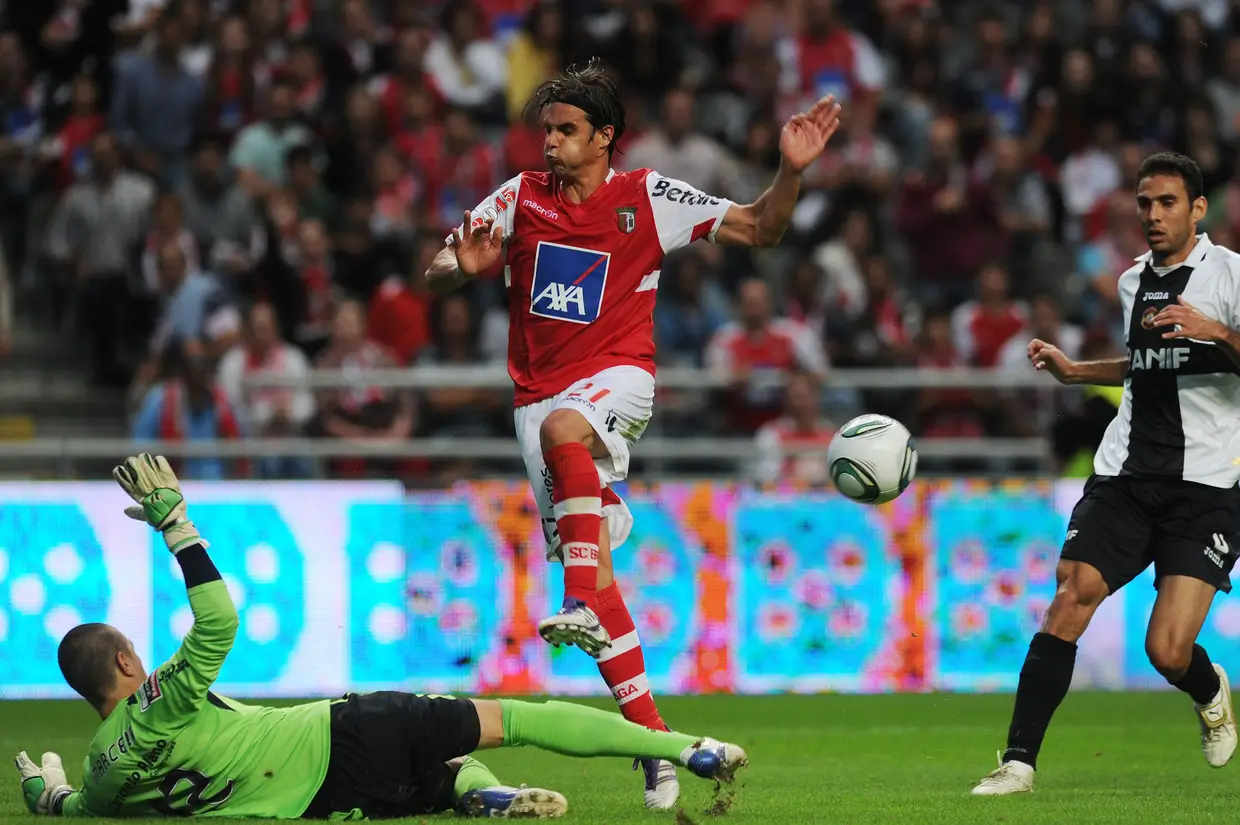 Jogou 13 épocas no Benfica (com duas temporadas em Itália pelo meio), mas foi em Braga que Nuno Gomes acabou a sua carreira em Portugal, em 2011/12