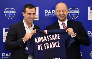 Com a camisola de embaixador do PSG
