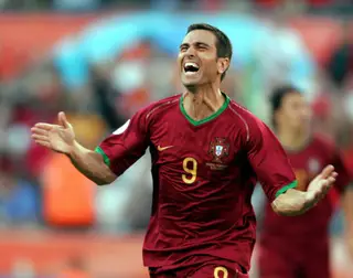 Feliz depois de ter marcado pela seleção