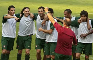 Pauleta com alguns colegas de seleção e Scolari (de costas), em 2006