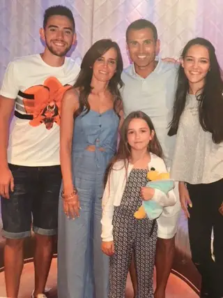 Pauleta com a mulher e os três filhos