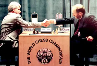 Spassky e Fischer no reencontro em 1992: a inscrição diz "World Championship" mas não passou de um evento de exibição