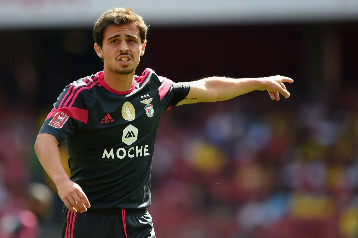 Bernardo Silva, 23 anos, também passou por todos os escalões de formação do Benfica, iniciando a prática nas escolinhas 'Geração Benfica', antes de passar para a competição. Foi utilizado apenas três vezes na equipa sénior, em 2013/14, antes de ser vendido ao Mónaco, por €15,75 milhões. Três anos depois de o ter comprado, os franceses venderam-no ao Manchester City por €50 milhões