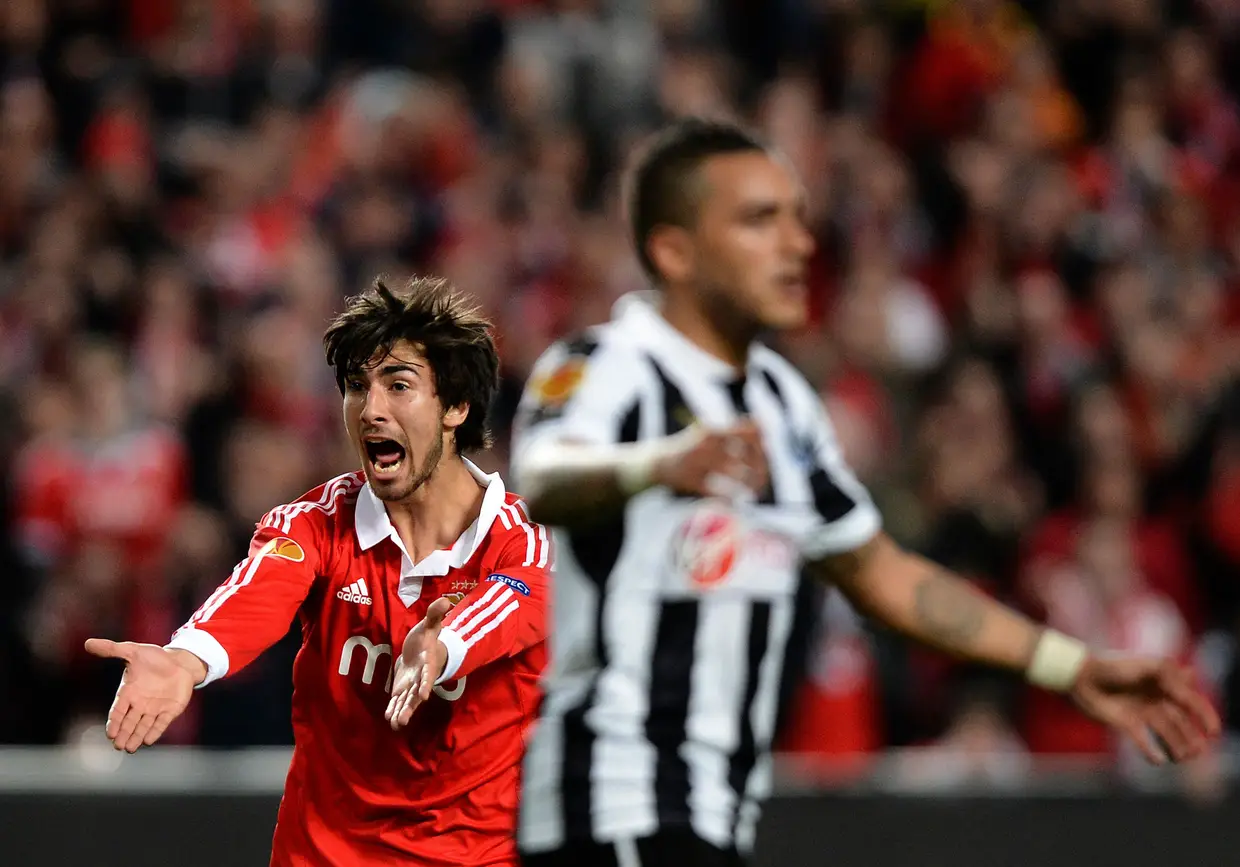 André Gomes, 24 anos, chegou ao Benfica em 2011/12, no escalão de júnior, depois de ter iniciado a formação durante vários anos no FC Porto (e no Pasteleira e no Boavista). Foi utilizado na equipa principal em 2012/13 e 2013/14, antes de ir para Valência em 2014/15, por €15 milhões. Em 2016/17, foi comprado pelo Barcelona, por €35 milhões