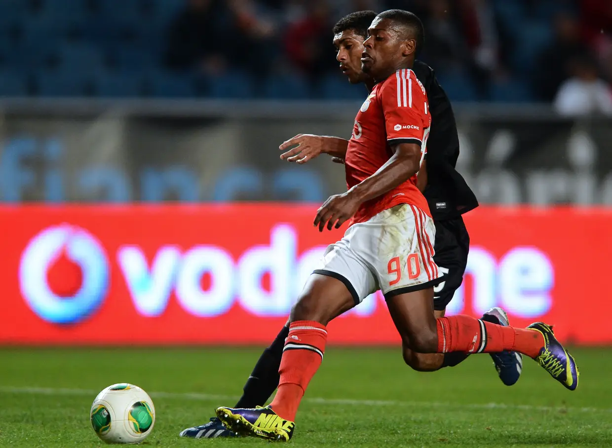 Ivan Cavaleiro, 24 anos, chegou ao Benfica em 2007/08, nos iniciados, depois de ter estado no Vialonga e no Alverca. Foi utilizado na equipa sénior 19 vezes, em 2013/14, e emprestado ao Corunha em 2014/15. Foi vendido em 2015/16, ao Mónaco, por €15 milhões. Em 2016/17, os franceses venderam-no ao Wolves, da 2ª divisão inglesa
