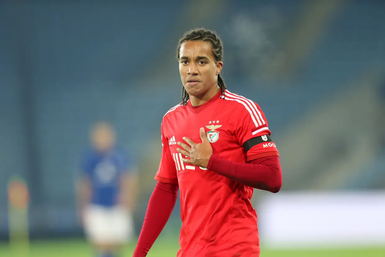 Hélder Costa, 24 anos, passou por todos os escalões de formação do Benfica, mas só jogou uma vez na equipa principal. Foi emprestado ao Deportivo da Corunha em 2014/15 e ao Mónaco em 2015/16, acabando por ser vendido ao Wolves na época seguinte, por cerca de €15 milhões