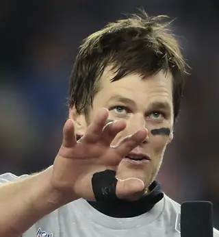 Nem uma lesão feia na mão lançadora impediu mais uma reviravolta made in Tom Brady