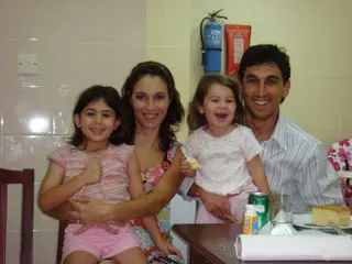 João Tomás com a mulher e filhas