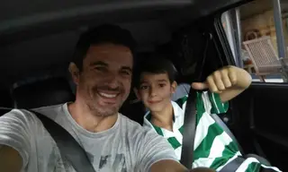 Delfim e o filho mais novo Santiago, de nove anos