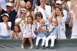 Mirka Federer com os quatro filhos do casal Federer