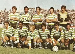 Augusto Inácio é o segundo em pé à direita.