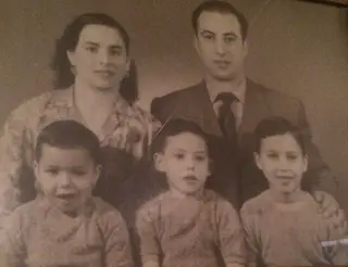 Augusto Inácio, em baixo à esquerda, com a mãe Maria Fernanda, o pai António Inácio, o irmão do meio e o mais velho.