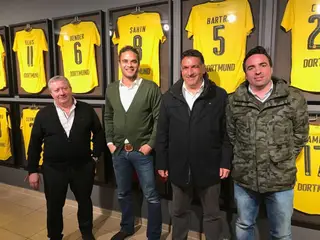 Frechaut com osseus companheiros da Ibersports, a empresa de agenciamento de jogadores