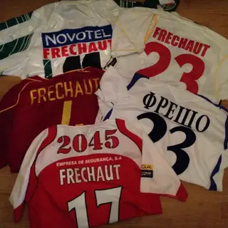 Ao longo dos anos Frechaut foi colecionando as camisolas dos clubes por onde passou