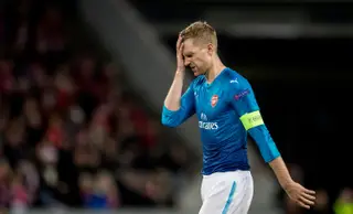 Per Mertesacker é capitão do Arsenal