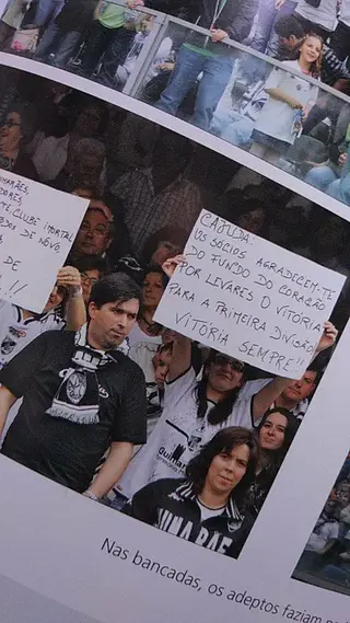 Os adeptos vimaranenses agradecem a Cajuda por ter levado o V. Guimarães à I Liga, em 2007