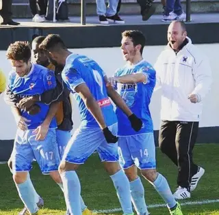 Cândido Costa, à direita, é treinador-adjunto da equipa masculina do Cesarense
