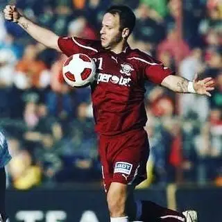 cândido Costa esteve uma época no Rapid de Bucareste, na Roménia