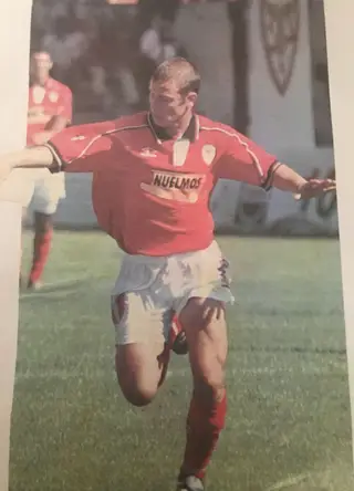 Cândido Costa com a camisola do Salgueiros
