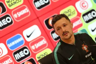 O lateral esquerdo do Nápoles estreu-se recentemente por Portugal