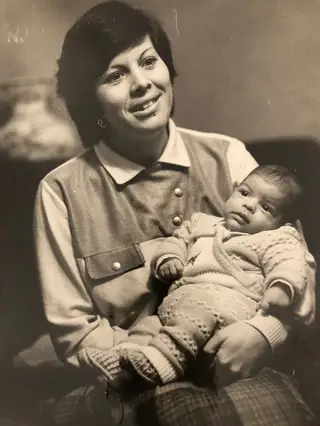 Saleiro com a mãe, Alda