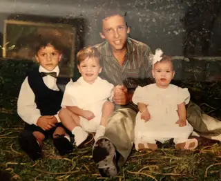 Carlos Saleiro, à esquerda, com or irmãos Miguel, ao centro, Nuno e Ana