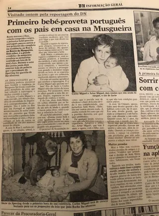 Recrote de uma das várias notícias que surgiram na altura do nascimento de Carlos Saleiro, o primeiro bebé proveta em Portugal