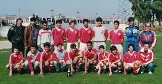 Edgar, o quarto em pé, ao centro, na equipa de iniciados do Benfica campeã de Lisboa