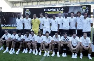 Edgar, o terceiro à esqquerda em pé, na apresentação do plantel do Boavista